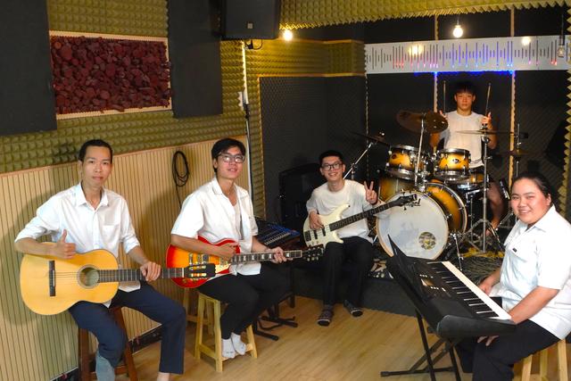 Môi Trường Âm Nhạc Trẻ Trung & Truyền Cảm Hứng