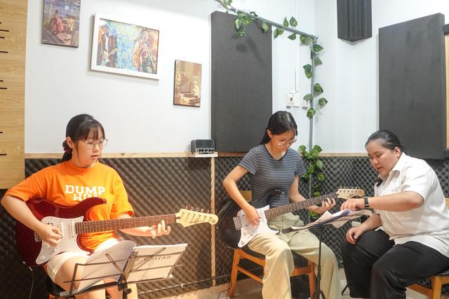 Làm Chủ Cây Đàn Guitar Điện Đậm Chất Riêng