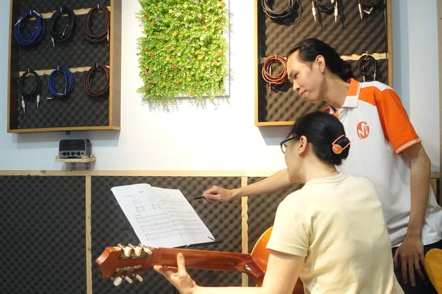 Lớp Guitar Cho Người Lớn & Người Mới Bắt Đầu